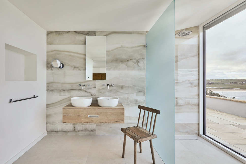 08-Cliff-Beach-House-Bathroom-5
